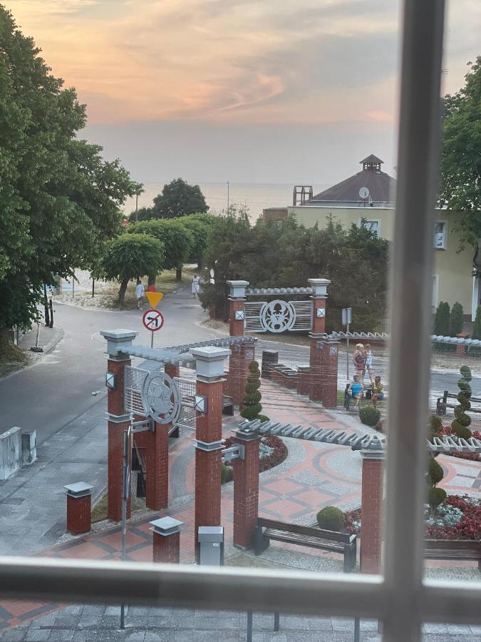 Dom Karat Hotel Niechorze Buitenkant foto